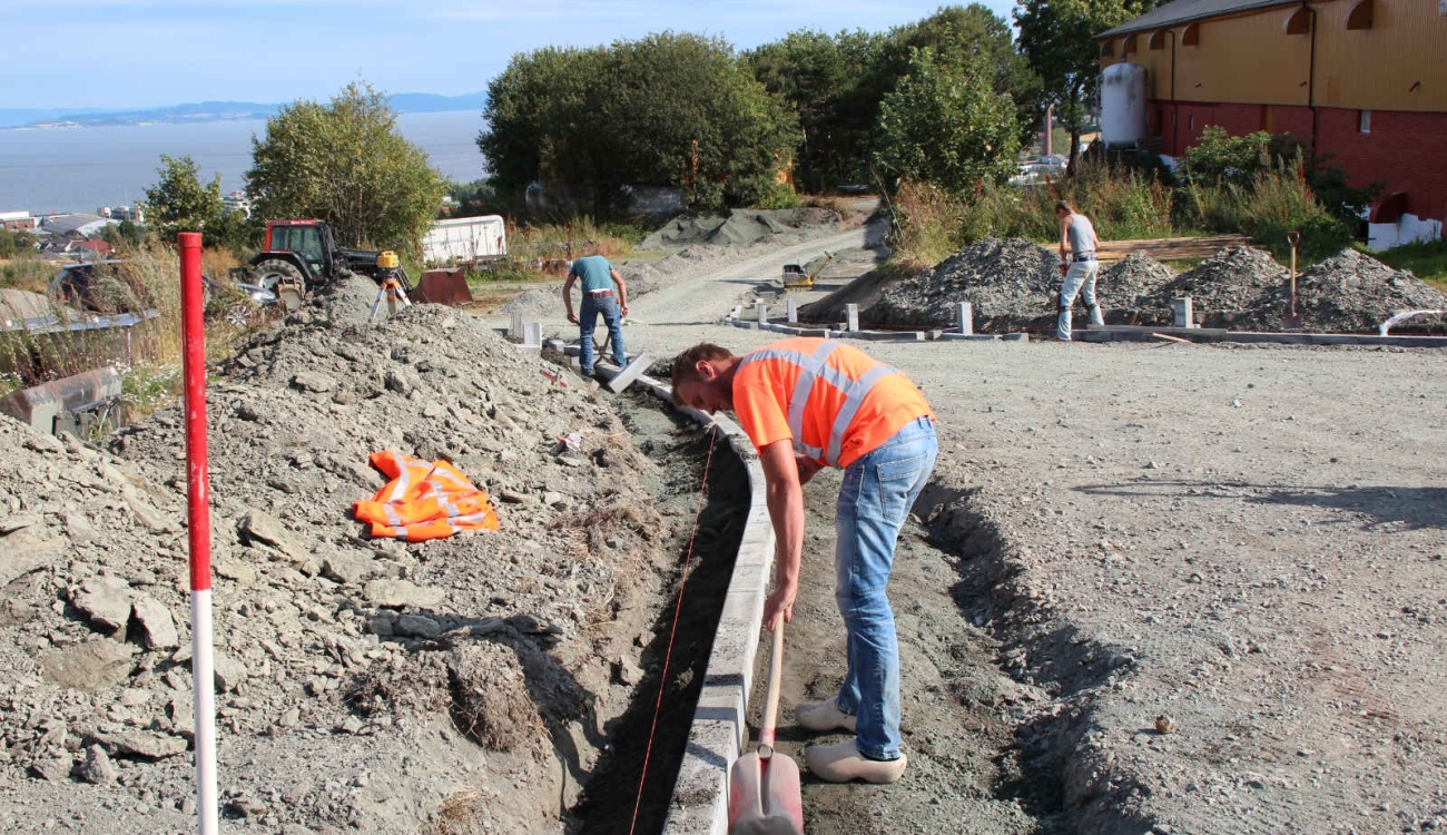 Stellen kantopsluiting voor bestrating Trondheim Noorwegen